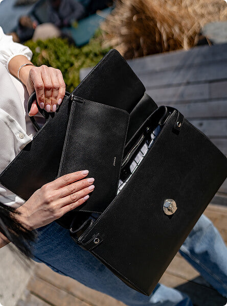 Grab-and-go clutch